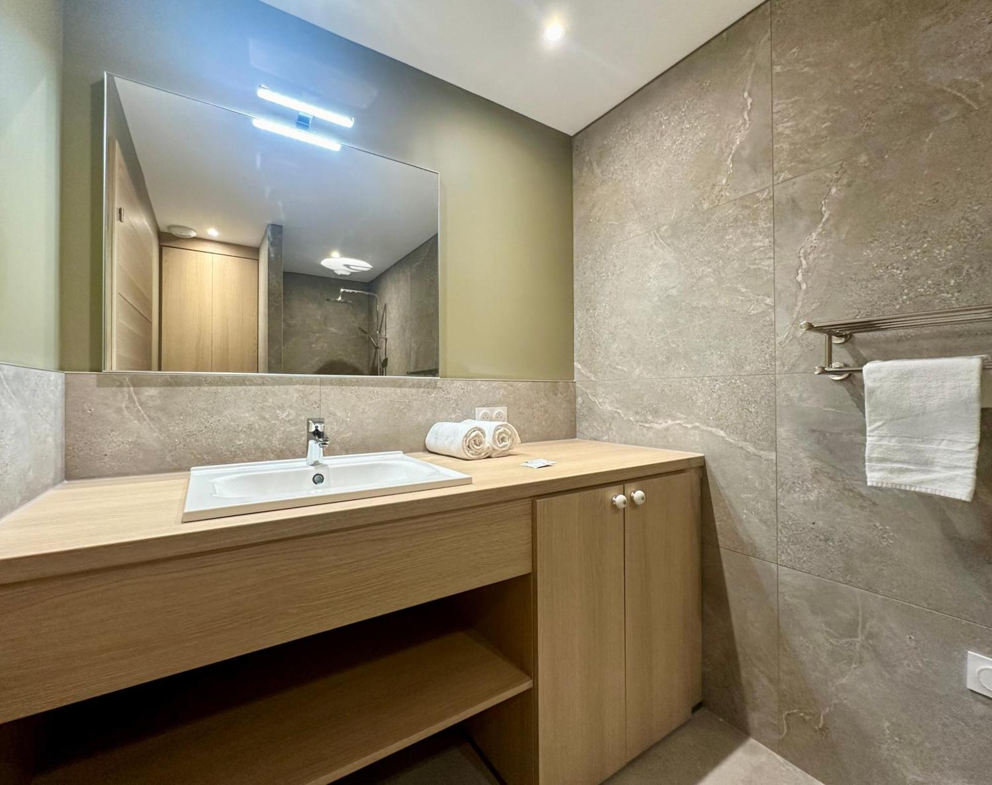 Le Safari - Neuf - Parking Prive - Calme - Wifi - Clim Apartment *